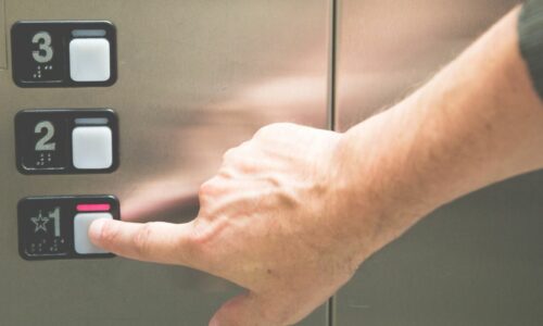 Instalar un ascensor unifamiliar en un edificio de más vecinos